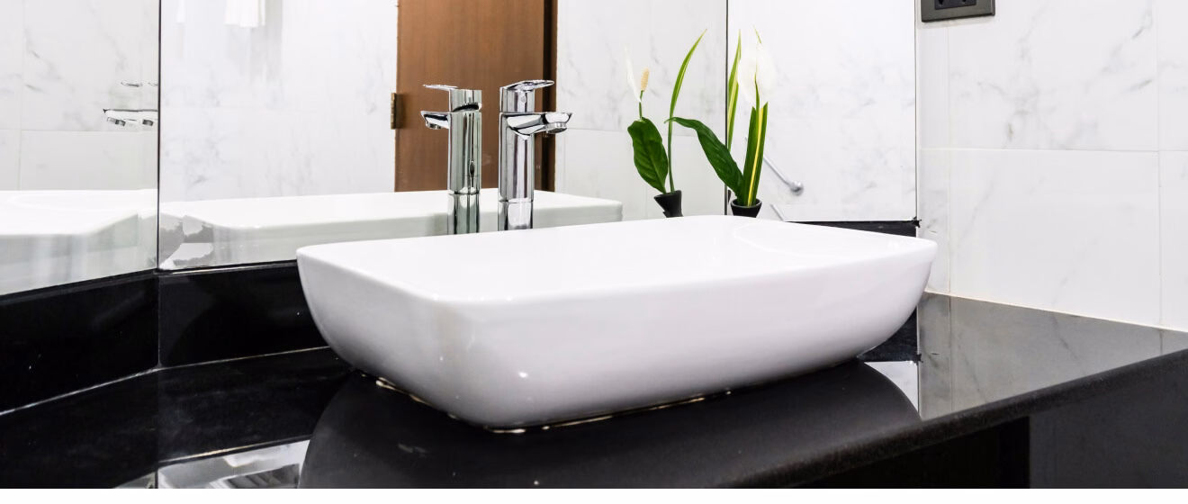Kitchen & Bathroom